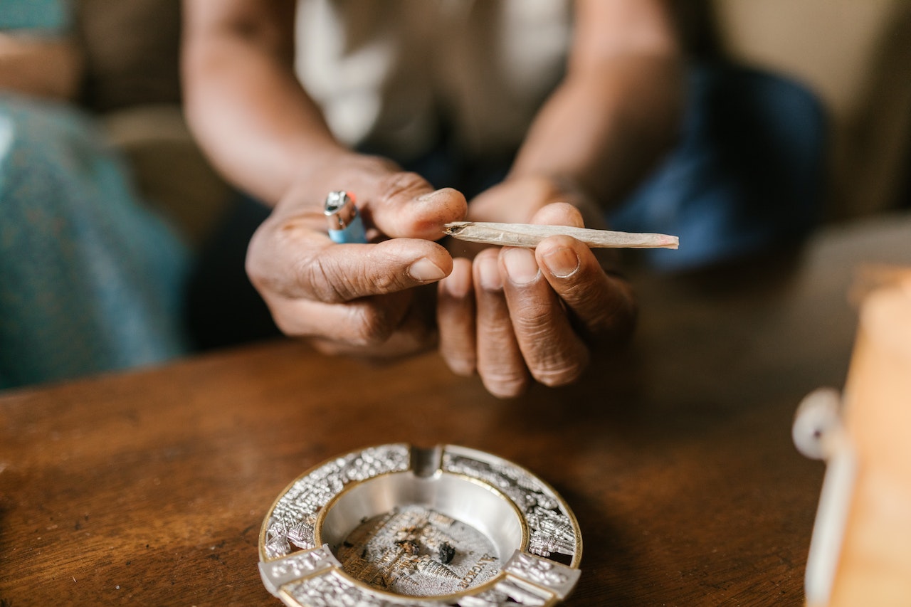 How To Roll Super Thin Joints?