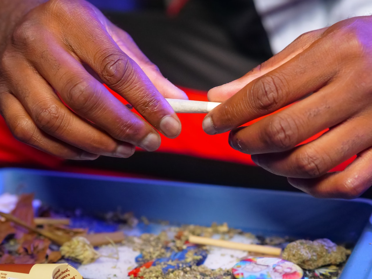 How to Roll a Swisher Blunt - The Right Way